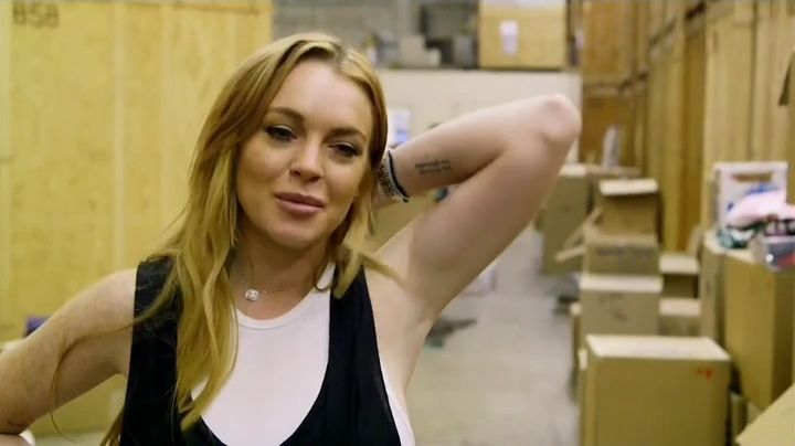 Lindsay-S01E01-0290.jpg