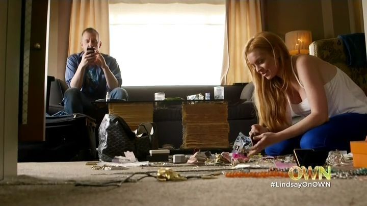 Lindsay-S01E01-0825.jpg