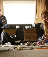 Lindsay-S01E01-0825.jpg