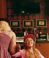 Lindsay-S01E01-1239.jpg