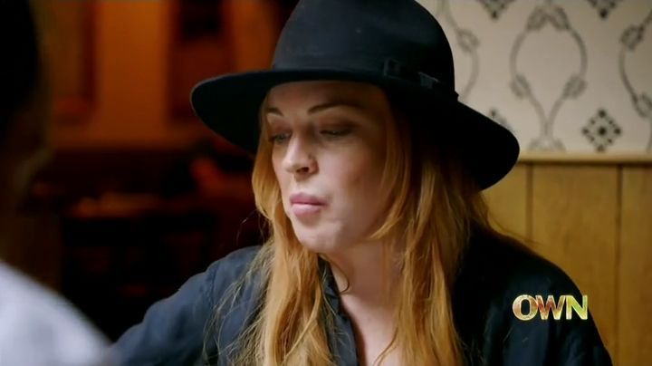 Lindsay-S01E02-0234.jpg