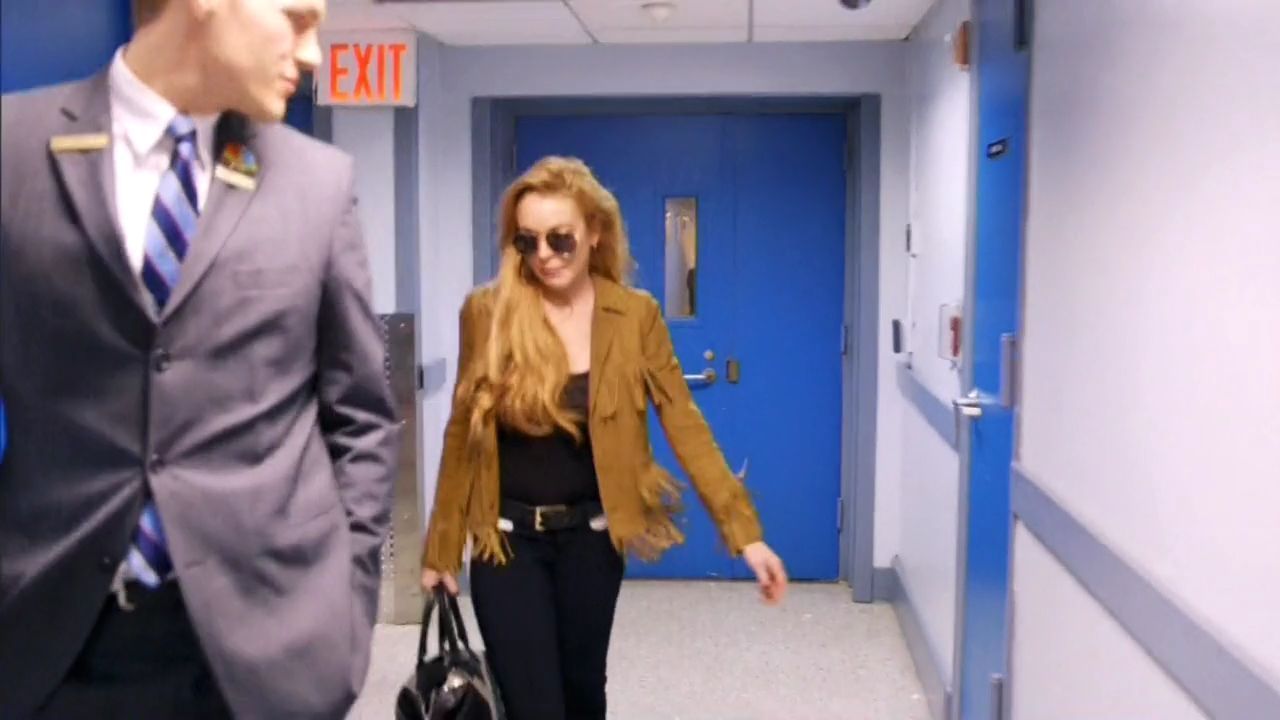 Lindsay-S01E03-0239.jpg