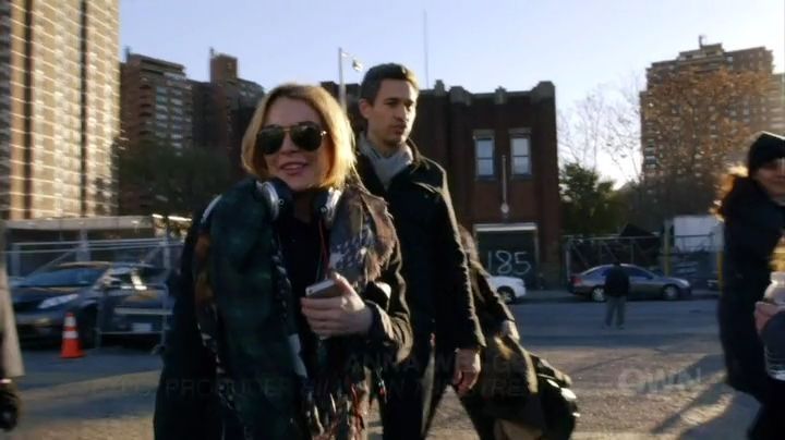 Lindsay-S01E07-0078.jpg