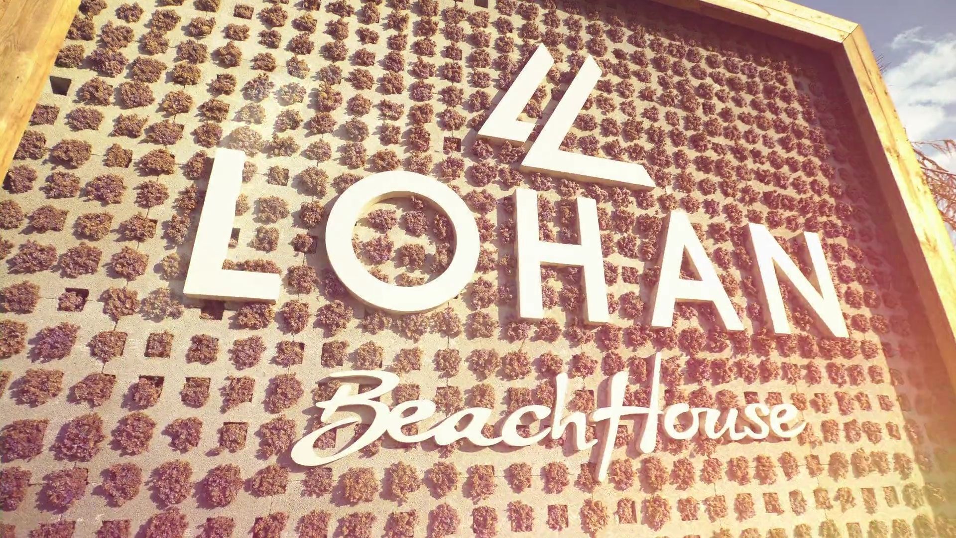 LohanBeachClubS01E00_102.jpg