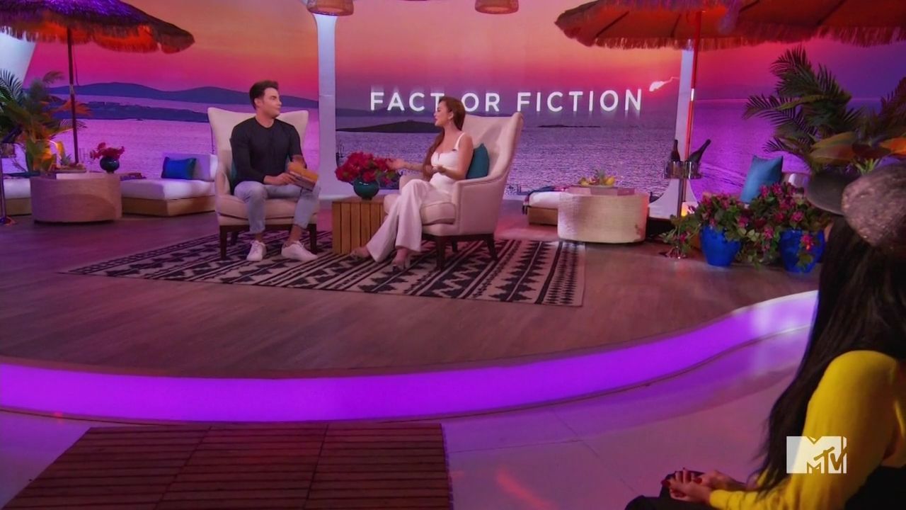 LohanBeachClubAftershow-S01E01_386.jpg
