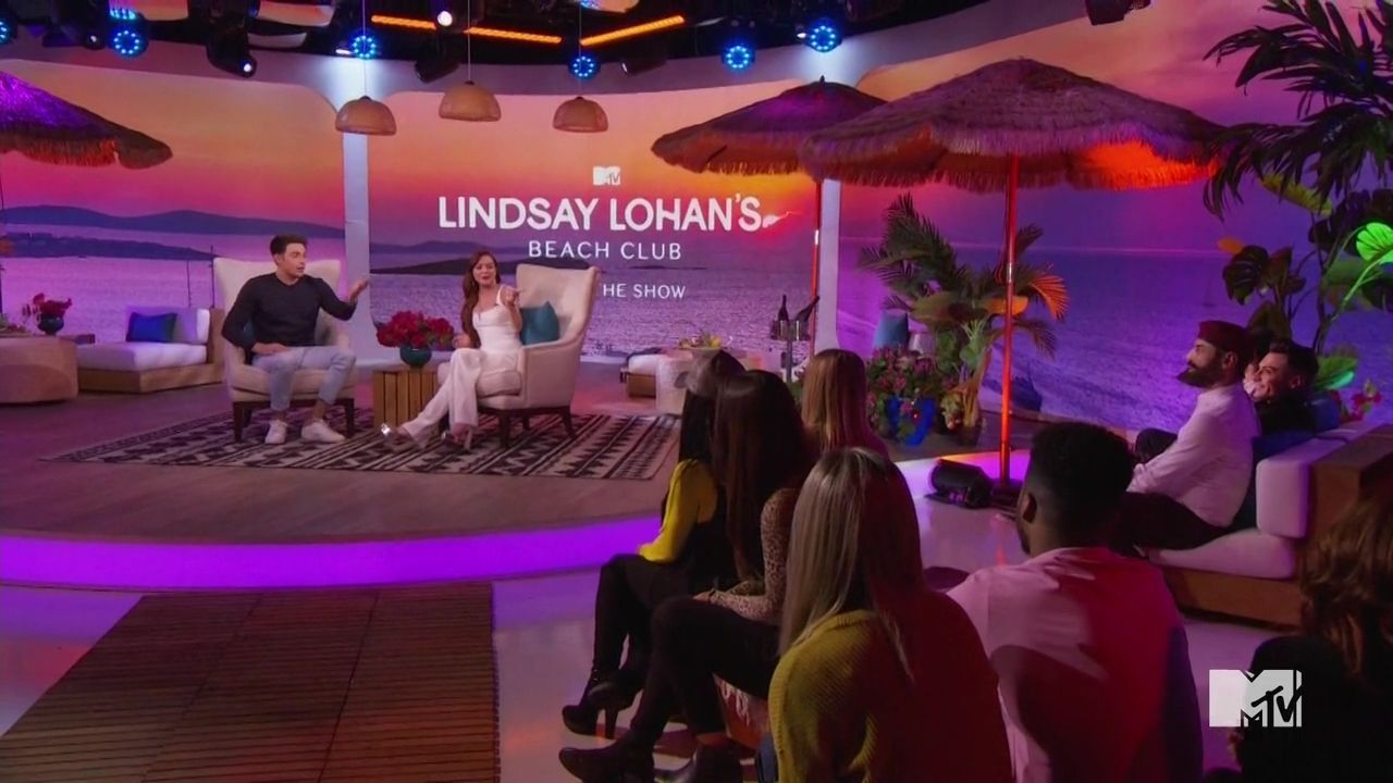 LohanBeachClubAftershow-S01E01_525.jpg