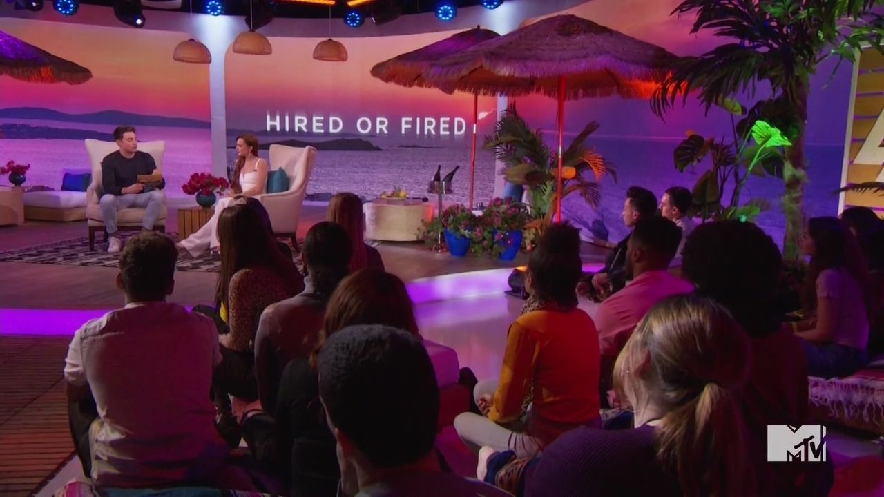 LohanBeachClubAftershow-S01E01_634.jpg