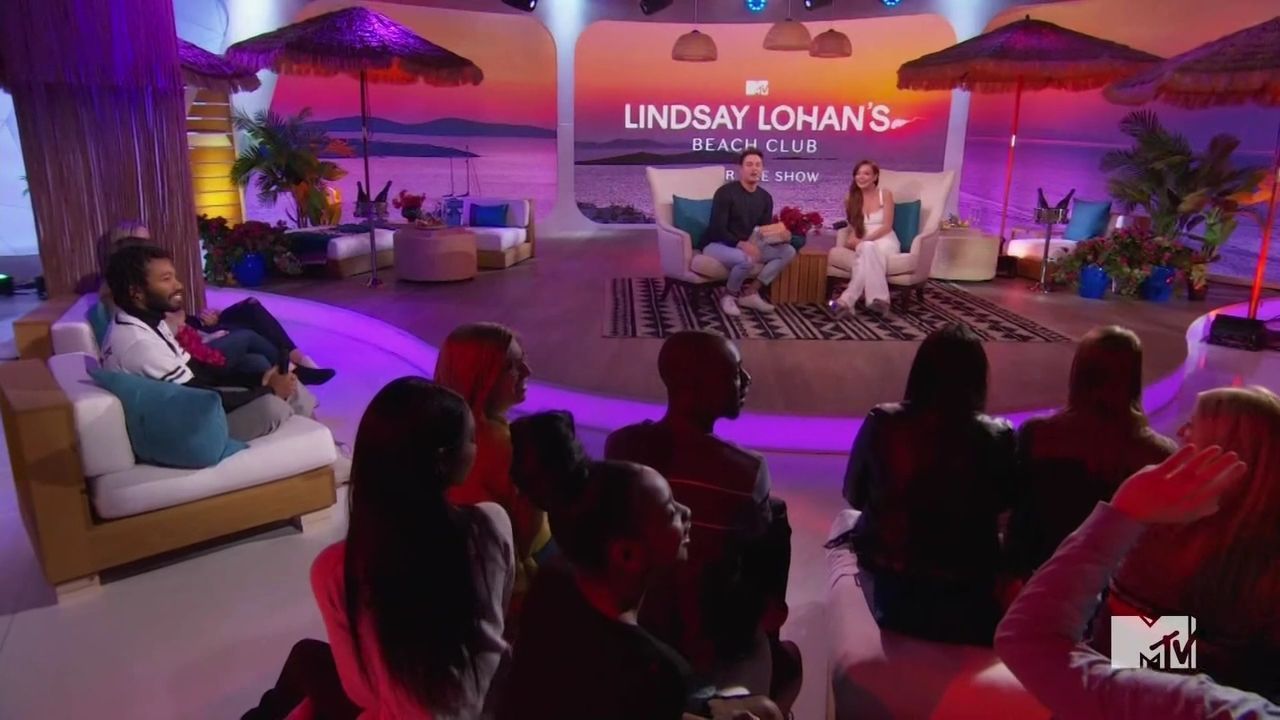 LohanBeachClubAftershow-S01E01_689.jpg